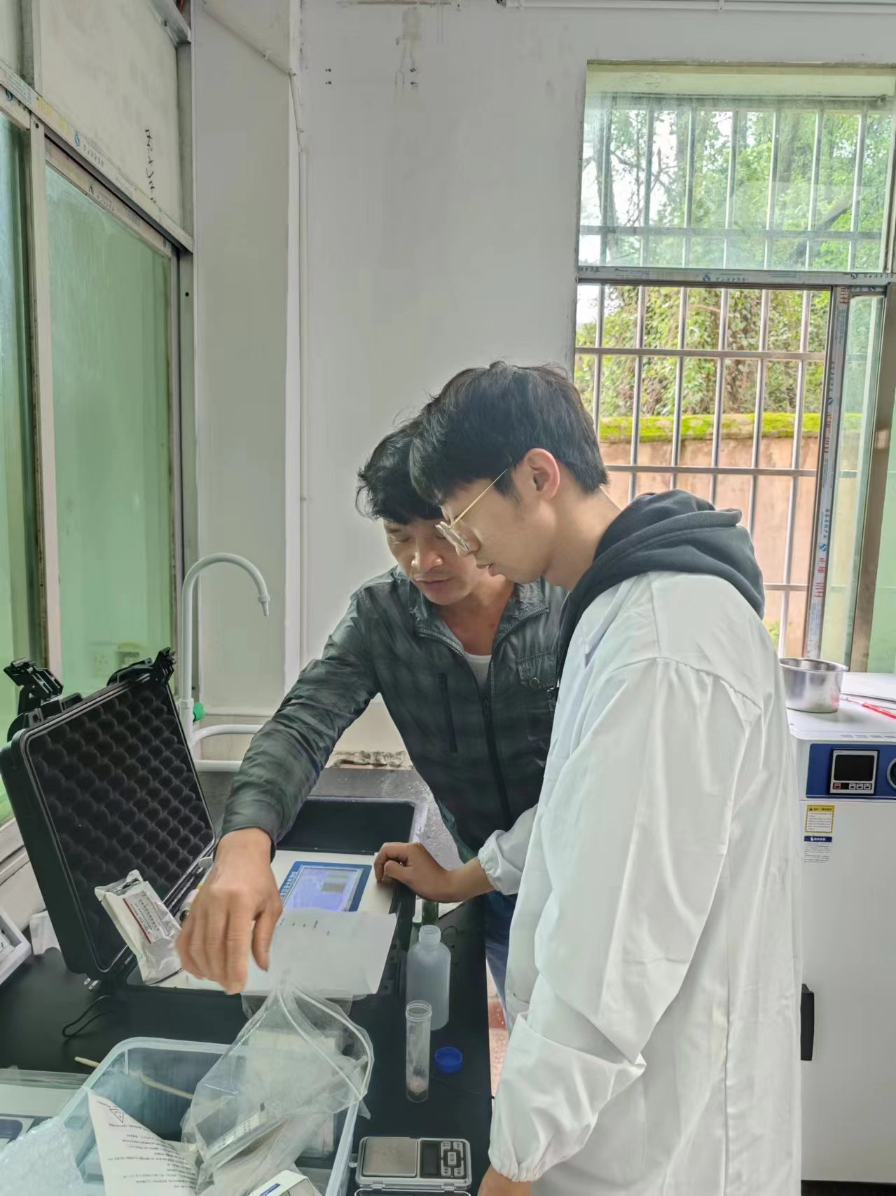 山东莱恩德食品安全检测仪走进江西省新余市逸夫小学，为师生食品安全保驾护航